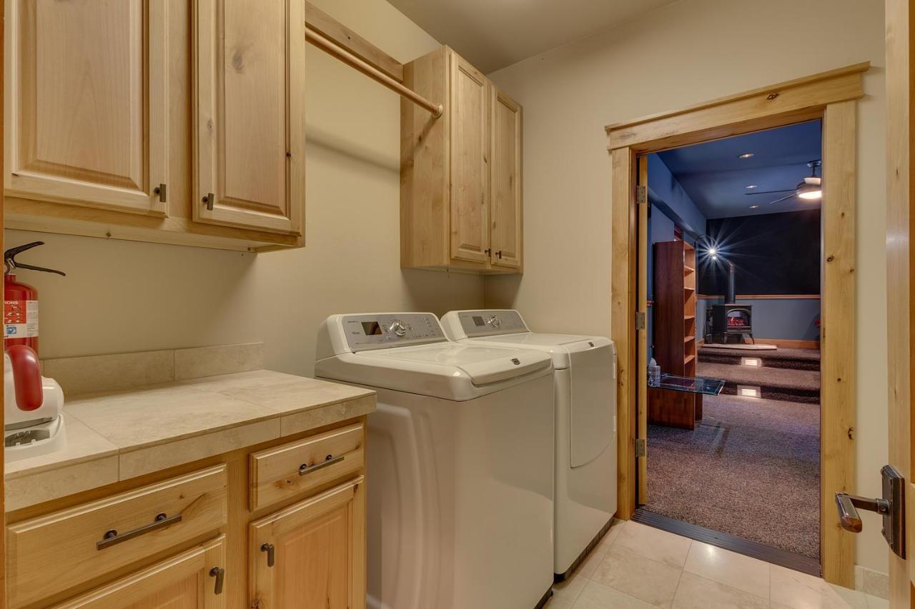 Skislope Manor - Spacious Tahoe Donner 4 Bedroom With Gorgeous Home Theater And Hot Tub Truckee Buitenkant foto