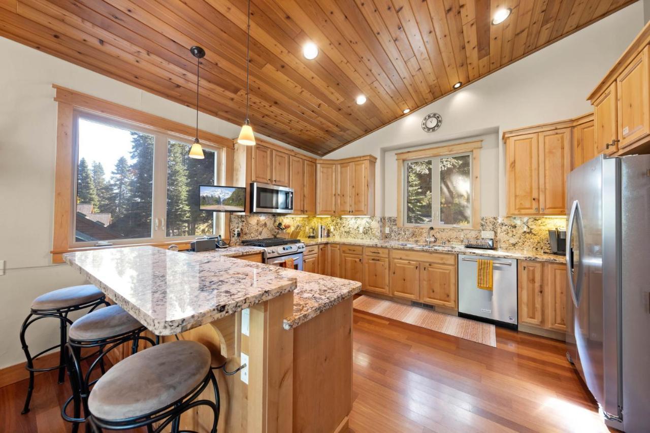 Skislope Manor - Spacious Tahoe Donner 4 Bedroom With Gorgeous Home Theater And Hot Tub Truckee Buitenkant foto