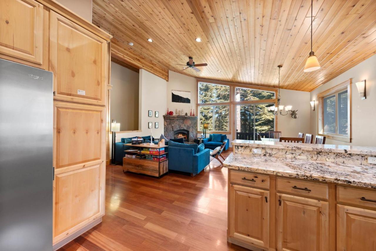 Skislope Manor - Spacious Tahoe Donner 4 Bedroom With Gorgeous Home Theater And Hot Tub Truckee Buitenkant foto